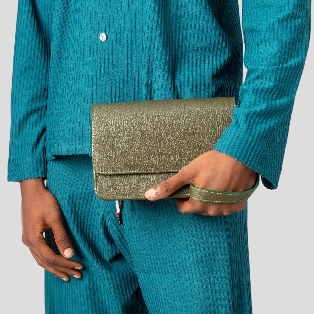 Clutches & wallets
